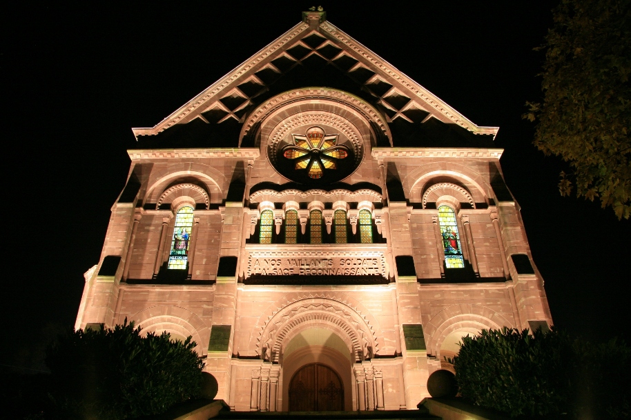Façade de l’église de l’Emm illuminée © S. Wernain, 2010.